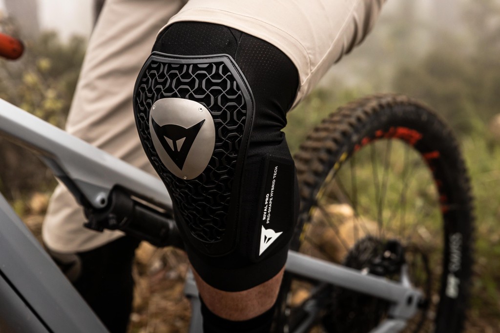 Rival Pro Knee Guards