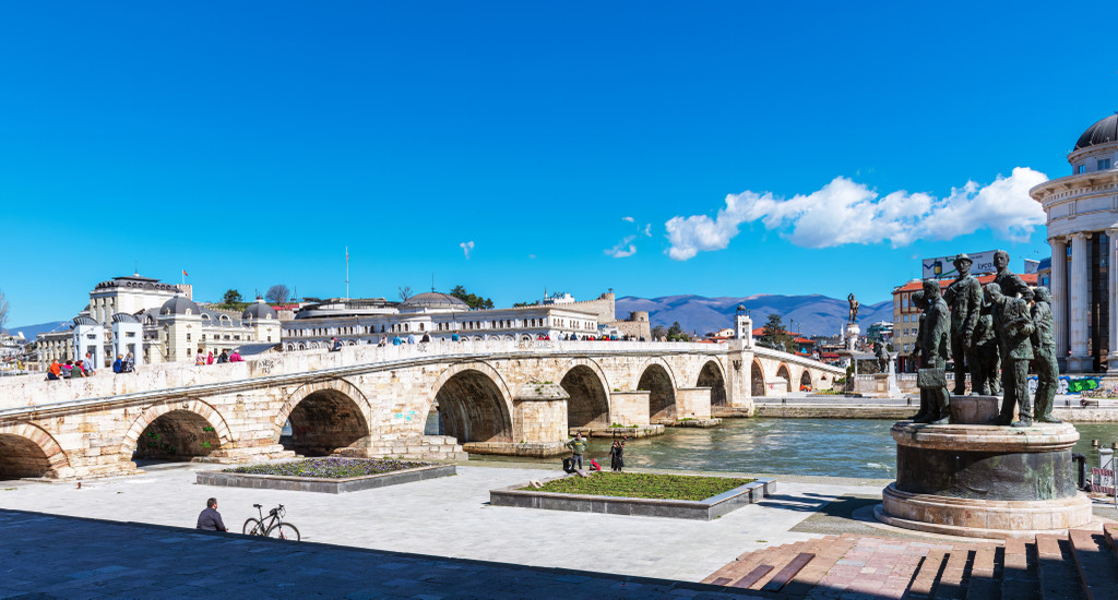 Le pont de pierre dans le centre de Skopje